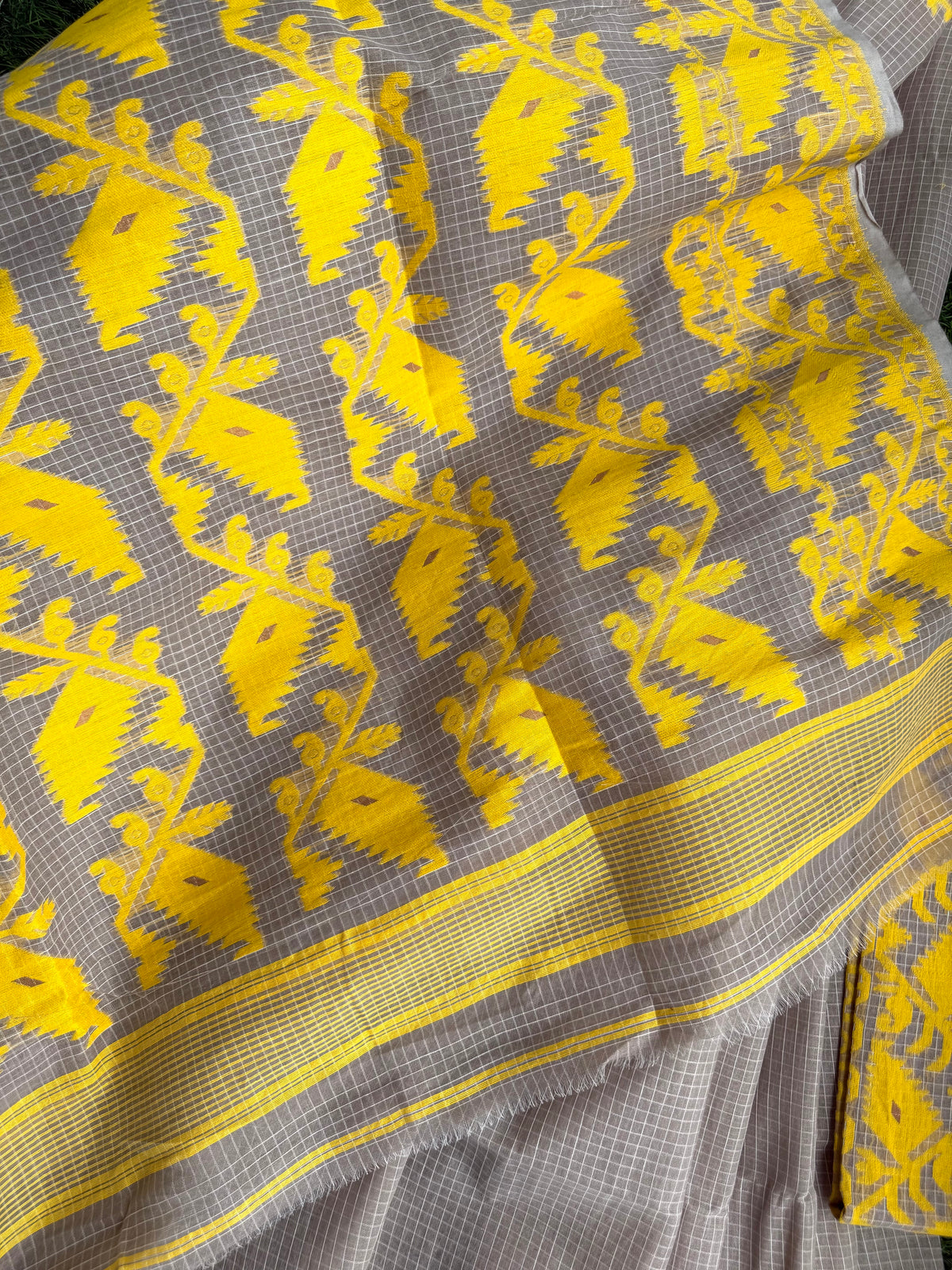 Beige Yellow Bengal Jamdani saree